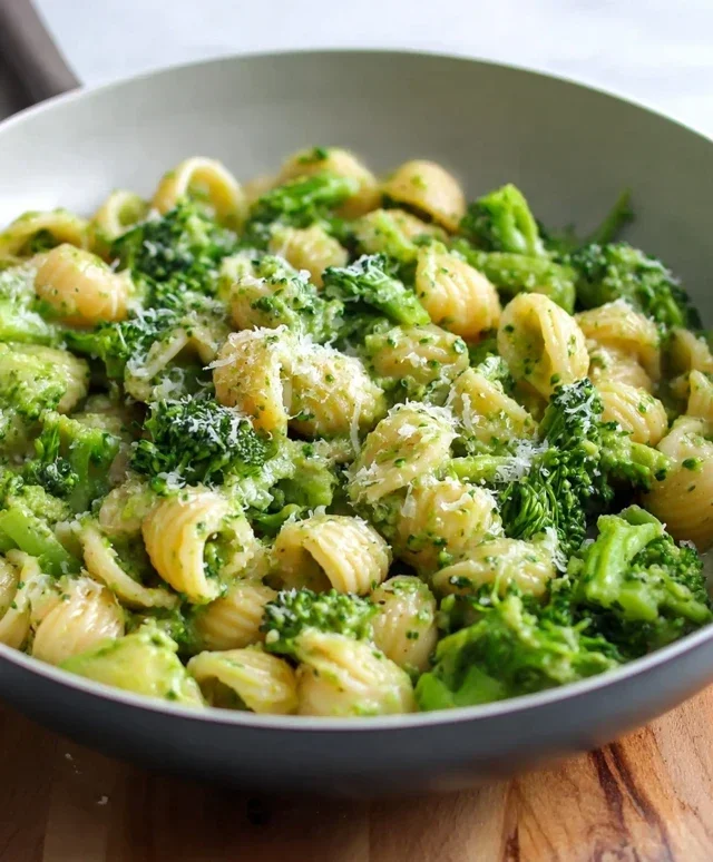 Light and Healthy Broccoli Pasta